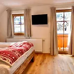 Mama *